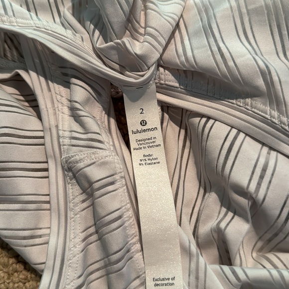 Lululemon tank - Picture 4 of 4